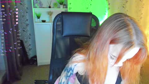 Snapshot of babyfoxyy chatting on 12-19-24, 08:55 maddy online show from 12-19-24, 08:55