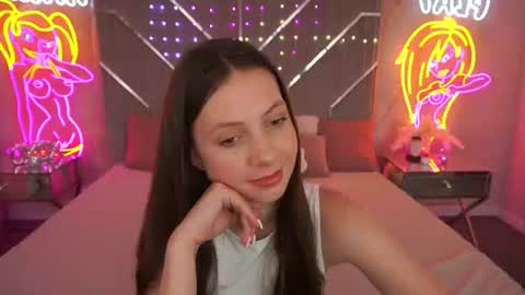 Snapshot of babylumii chatting on 06-17-26, 01:12 Lady Vi online show from 06-17-26, 01:12