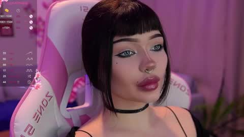 Snapshot of babyroxynill chatting on 06-11-26, 12:32 Nika online show from 06-11-26, 12:32