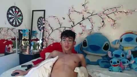 Snapshot of bad_boy_in_bed chatting on 12-05-25, 01:25 jay online show from 12-05-25, 01:25