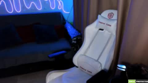 Snapshot of bad_girl009 chatting on 10-06-25, 05:21 Lin online show from 10-06-25, 05:21