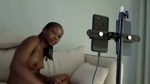 Snapshot of baddest_petite12 chatting on 02-27-25, 08:50 Baddest online show from 02-27-25, 08:50