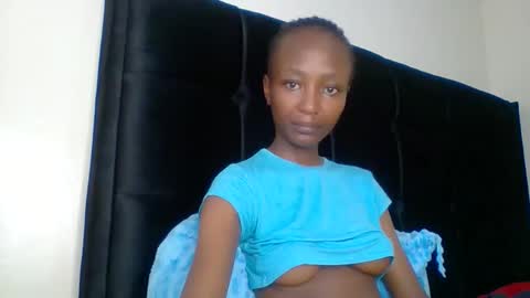 Snapshot of baddie_bunnie chatting on 11-30-25, 04:27 baddie_bunnie online show from 11-30-25, 04:27