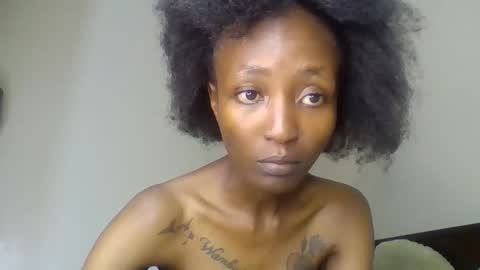 Snapshot of baddie_bunnie chatting on 12-21-25, 07:21 baddie_bunnie online show from 12-21-25, 07:21