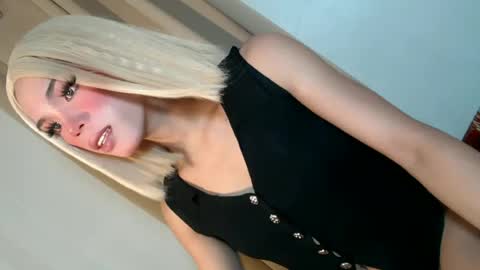 Snapshot of badgirl_jasmine chatting on 06-22-26, 10:12 jasmine online show from 06-22-26, 10:12