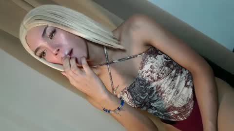 Snapshot of badgirl_jasmine chatting on 06-24-26, 12:26 jasmine online show from 06-24-26, 12:26