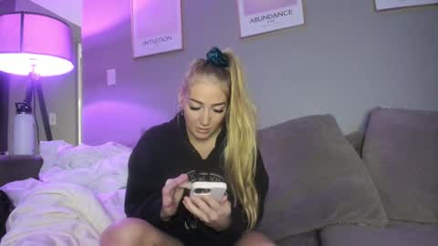 Jade online show from 10-29-25, 02:03