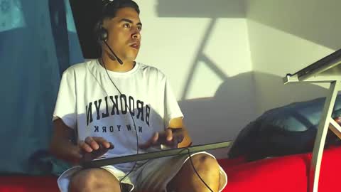 Juan Help us reach 100 likes online show from 01-26-25, 06:07