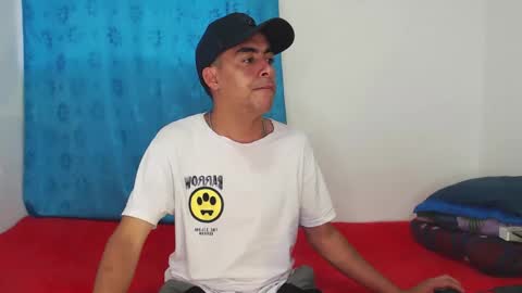 Juan Help us reach 100 likes online show from 02-19-25, 12:33