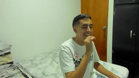 Juan Help us reach 100 likes online show from 09-10-25, 01:49