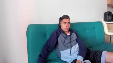 Juan Help us reach 100 likes online show from 10-03-25, 02:58