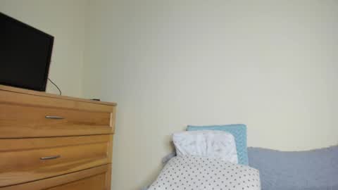 Snapshot of badmodel_ chatting on 02-19-25, 02:23 Name online show from 02-19-25, 02:23