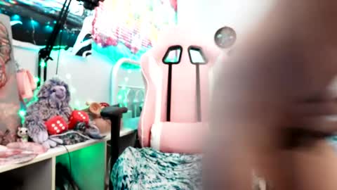 Snapshot of baebaebluexxx chatting on 12-05-24, 08:11 Bae Bae Blue online show from 12-05-24, 08:11