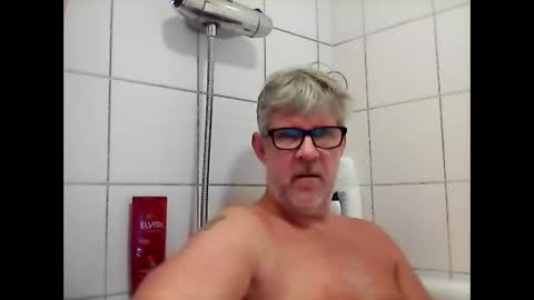 Snapshot of baggelina75 chatting on 12-10-24, 07:22 baggelina75 online show from 12-10-24, 07:22