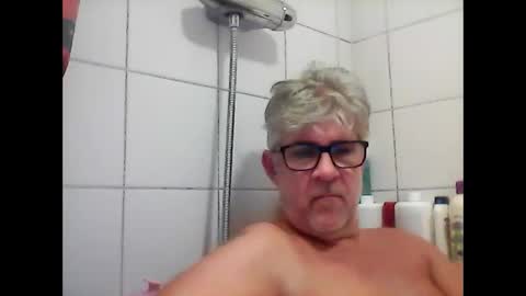 Snapshot of baggelina75 chatting on 12-27-24, 07:03 baggelina75 online show from 12-27-24, 07:03