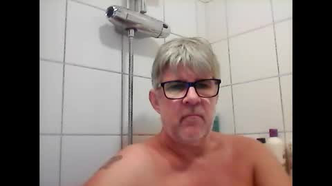 Snapshot of baggelina75 chatting on 01-05-25, 01:26 baggelina75 online show from 01-05-25, 01:26