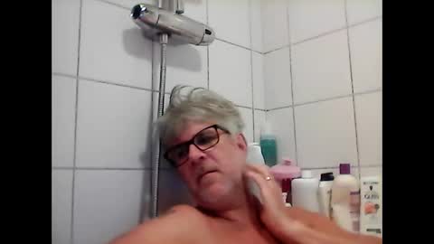 Snapshot of baggelina75 chatting on 01-09-25, 06:47 baggelina75 online show from 01-09-25, 06:47