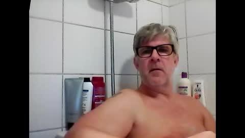 Snapshot of baggelina75 chatting on 01-28-25, 06:17 baggelina75 online show from 01-28-25, 06:17