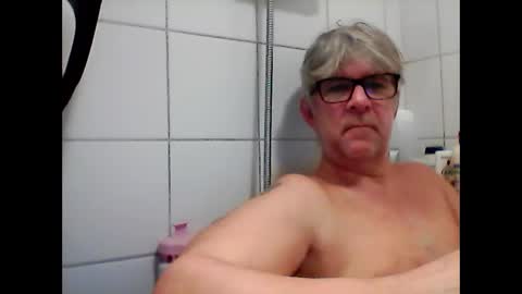 Snapshot of baggelina75 chatting on 02-21-25, 03:10 baggelina75 online show from 02-21-25, 03:10