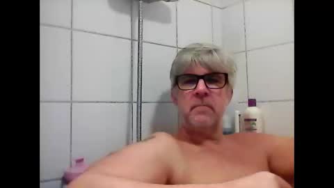 Snapshot of baggelina75 chatting on 02-26-25, 06:32 baggelina75 online show from 02-26-25, 06:32