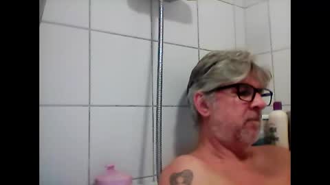 Snapshot of baggelina75 chatting on 03-03-25, 05:50 baggelina75 online show from 03-03-25, 05:50