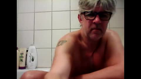 Snapshot of baggelina75 chatting on 03-10-25, 08:23 baggelina75 online show from 03-10-25, 08:23