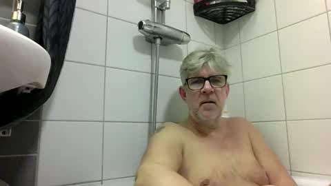 Snapshot of baggelina75 chatting on 01-18-26, 07:39 baggelina75 online show from 01-18-26, 07:39