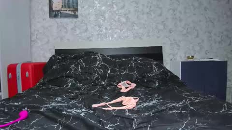 holly online show from 10-31-25, 03:57