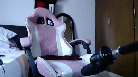 sandra online show from 10-06-25, 02:25