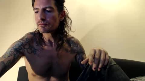 Snapshot of bailey39 chatting on 10-18-25, 01:52 Bailey online show from 10-18-25, 01:52