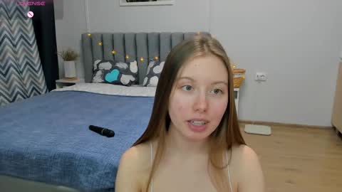 Snapshot of bam_bi chatting on 02-10-25, 12:39 Kira online show from 02-10-25, 12:39
