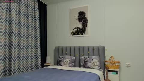 Snapshot of bam_bi chatting on 03-10-25, 01:12 Kira online show from 03-10-25, 01:12