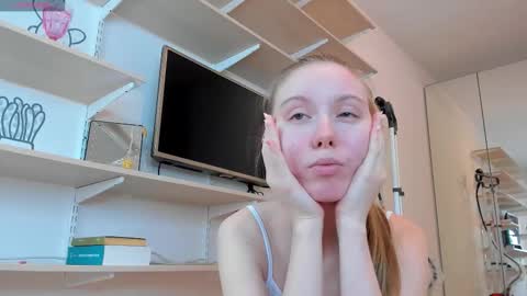 Snapshot of bam_bi chatting on 09-12-25, 01:33 Kira online show from 09-12-25, 01:33