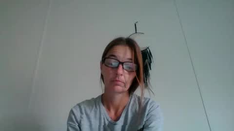 Snapshot of bamacpl80 chatting on 10-06-25, 03:31 bamacpl80 online show from 10-06-25, 03:31
