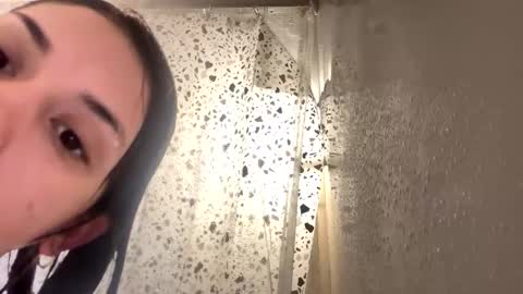 Snapshot of bambii_petite chatting on 01-10-26, 02:30 bambii_petite online show from 01-10-26, 02:30