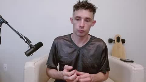 Snapshot of bananacurvesleft chatting on 06-25-26, 12:32 bananacurvesleft online show from 06-25-26, 12:32