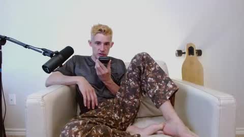 Snapshot of bananacurvesleft chatting on 07-03-26, 11:22 bananacurvesleft online show from 07-03-26, 11:22