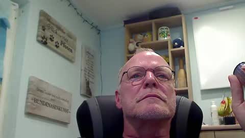 Bobby online show from 04-21-26, 07:17