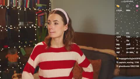 Snapshot of bananya_kitty chatting on 12-17-25, 08:26 Ellen and online show from 12-17-25, 08:26