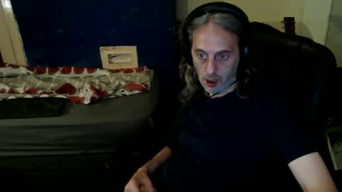 Snapshot of bangintoleather chatting on 05-27-26, 02:08 bangintoleather online show from 05-27-26, 02:08
