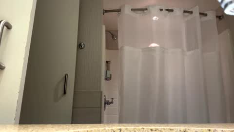 Snapshot of bape69 chatting on 09-29-25, 01:22 ForskinPapi online show from 09-29-25, 01:22