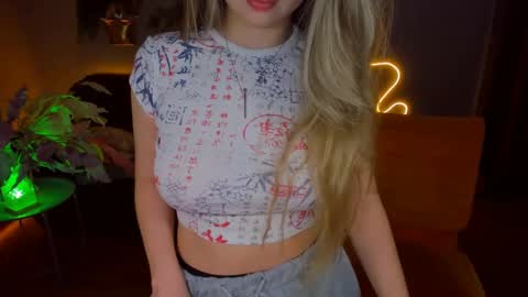 Snapshot of barbaramiles chatting on 01-06-25, 02:14 Barbara online show from 01-06-25, 02:14