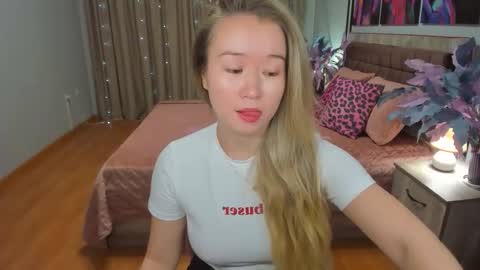 Snapshot of barbaramiles chatting on 12-15-25, 11:03 Barbara online show from 12-15-25, 11:03