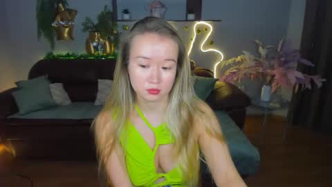 Snapshot of barbaramiles chatting on 12-18-25, 09:59 Barbara online show from 12-18-25, 09:59