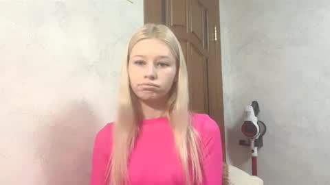 Snapshot of barbie_angel_ chatting on 12-18-25, 09:21 Barbie online show from 12-18-25, 09:21