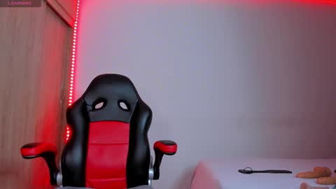 Snapshot of barbie_ebony_ chatting on 11-03-25, 04:03 Nicolle online show from 11-03-25, 04:03