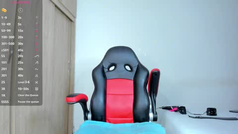 Snapshot of barbie_ebony_ chatting on 12-15-25, 04:06 Nicolle online show from 12-15-25, 04:06