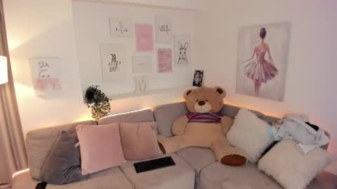 Snapshot of barbie_ev chatting on 03-05-25, 10:33 Barbara online show from 03-05-25, 10:33