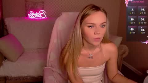 Snapshot of barbie_lillie chatting on 11-13-25, 04:22 Lilli 3 online show from 11-13-25, 04:22