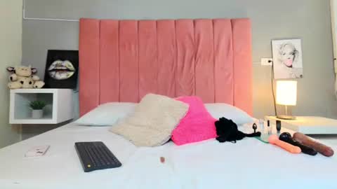 Snapshot of barbie_lorens chatting on 08-04-26, 12:52 Barbie lorens online show from 08-04-26, 12:52